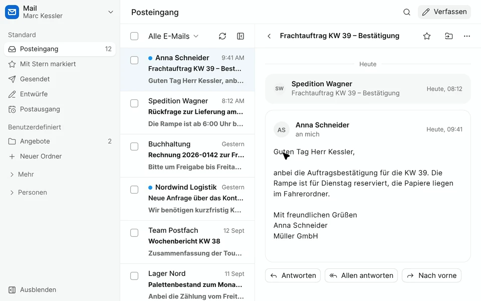Kurze Animation: In der Mail-App bekommt ein eigener Ordner eine Regel (Betreff enthält Angebot), der Ordner zeigt die einsortierten Mails, eine Konversation wird im Thread gelesen und mit automatischer Signatur beantwortet.
